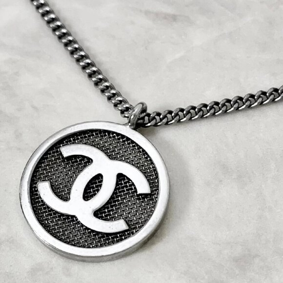 CHANEL CC Logos Mesh Round Pendant Necklace 24" Silver Tone Auth - Picture 1 of 4